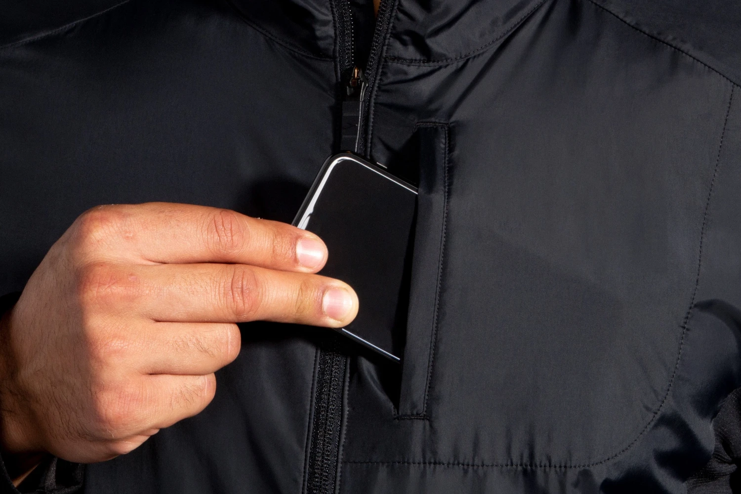 Brooks Men's Fusion Hybrid Jacket (211299) Brooks Men's Fusion Hybrid Jacket (211299) -marathonsports shop 211299 001 D1 Fusion Hybrid Jacket