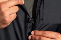 Brooks Men's Fusion Hybrid Jacket (211299) 6 Brooks Men's Fusion Hybrid Jacket (211299) -marathonsports shop 211299 001 D6 Fusion Hybrid Jacket