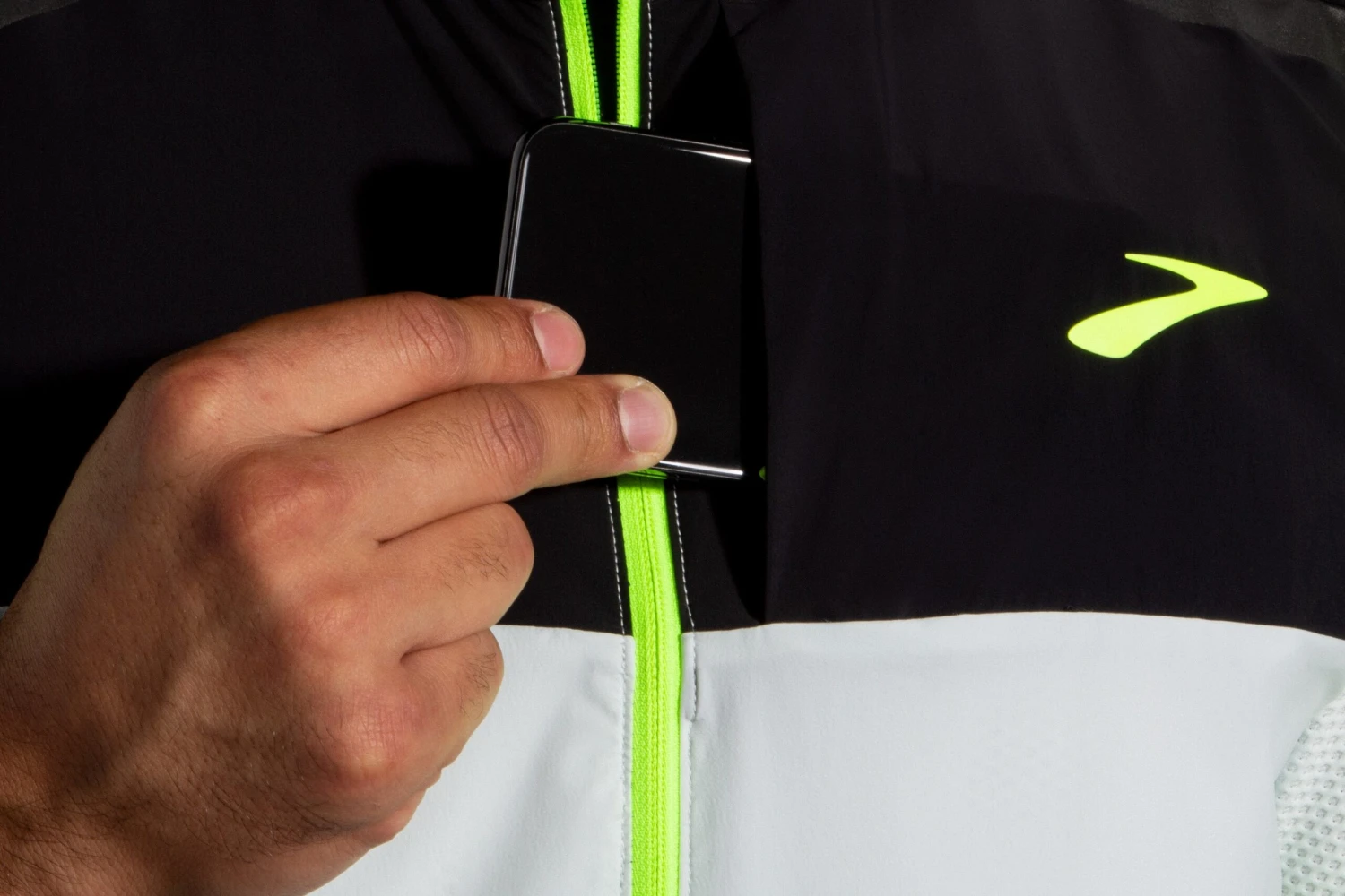 Brooks Men's Carbonite Vest - Icy Grey/Black/Nightlife (211358030) Brooks Men's Carbonite Vest - Icy Grey/Black/Nightlife (211358030) -marathonsports shop 211358 030 D2 Carbonite Vest scaled