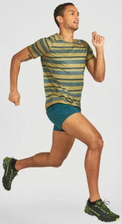 Janji Men's Helio Tech Tee -(MT15A-S22-GST) 2 Janji Men's Helio Tech Tee -(MT15A-S22-GST) -marathonsports shop ezgif.com gif maker 32 3134b8d3 9778 4ee0 ba65 9d0076d5a009